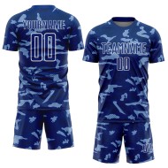 Camiseta de fútbol personalizada con diseño geométrico, color blanco y sublimación. Camiseta de fútbol personalizada con diseño geométrico, color blanco y sublimación.