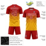 Camiseta de fútbol personalizada sublimada en dorado, rojo y blanco