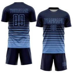 Camiseta de fútbol de rayas azul claro personalizada con degradado por sublimación, uniforme azul marino de moda