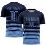 Camiseta de fútbol de rayas azul claro personalizada con degradado por sublimación, uniforme azul marino de moda Camiseta de fútbol de rayas azul claro personalizada con degradado por sublimación, uniforme azul marino de moda